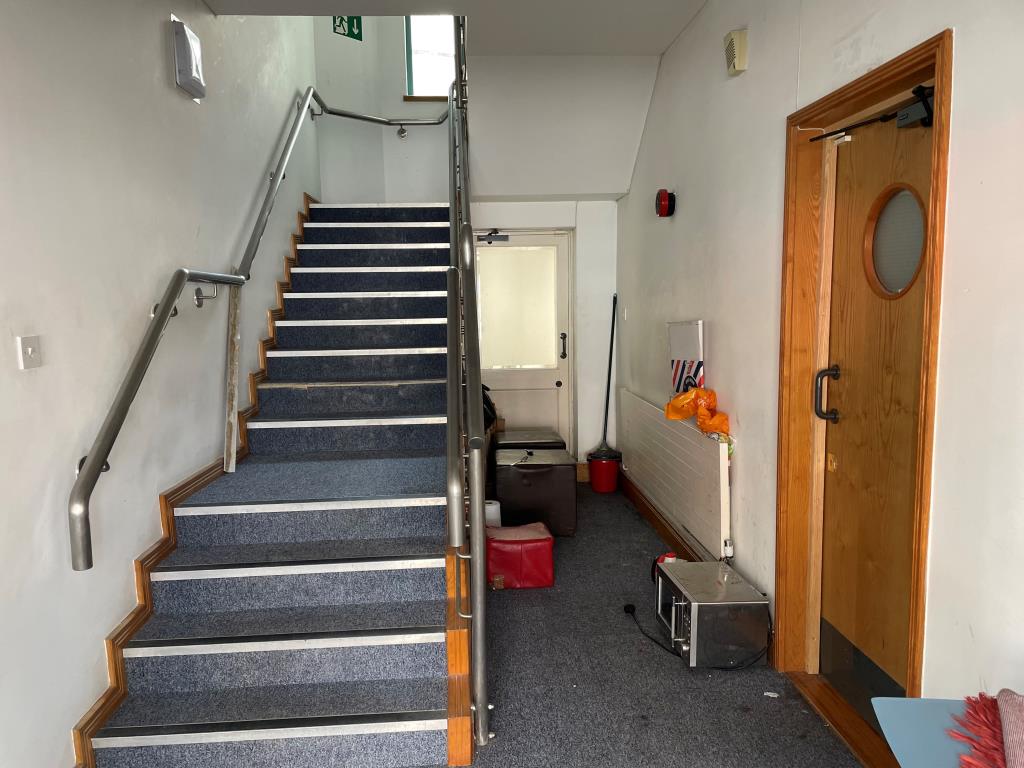 Lot: 72 - COMMERCIAL INVESTMENT WITH RESIDENTIAL CONSENT OF UPPER PARTS - ground floor front entrance with central staircase